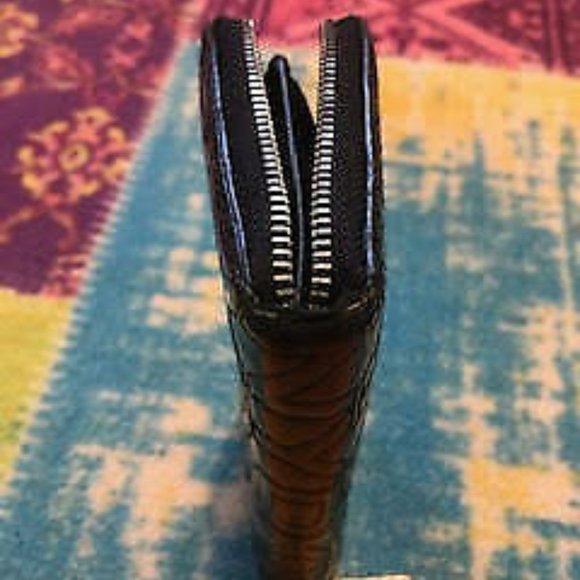 DKNY Wallet - Picture 4 of 9